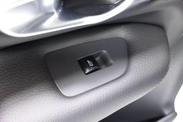 Photo of 2022 Crystal White Metallic Volvo XC90