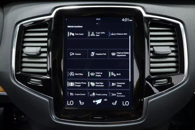 Photo of 2022 Crystal White Metallic Volvo XC90