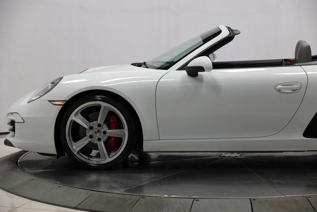 Photo of 2013 White Porsche 911