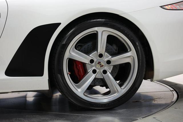 Photo of 2013 White Porsche 911