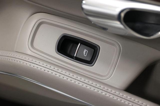 Photo of 2013 White Porsche 911