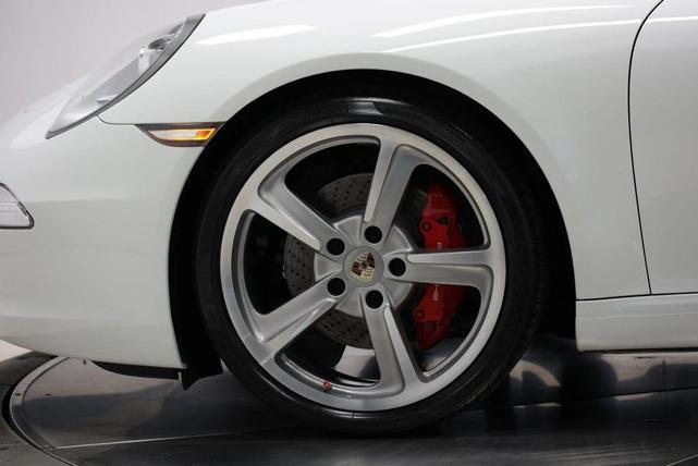 Photo of 2013 White Porsche 911