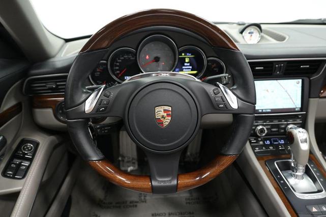 Photo of 2013 White Porsche 911