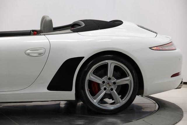 Photo of 2013 White Porsche 911