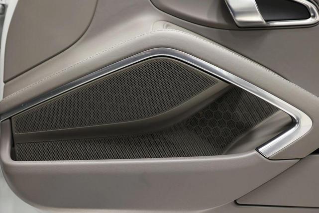 Photo of 2013 White Porsche 911