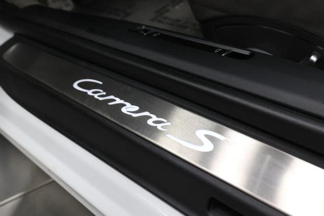 Photo of 2013 White Porsche 911