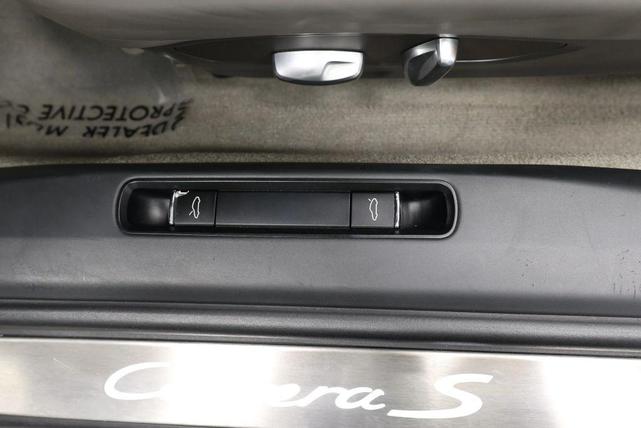 Photo of 2013 White Porsche 911