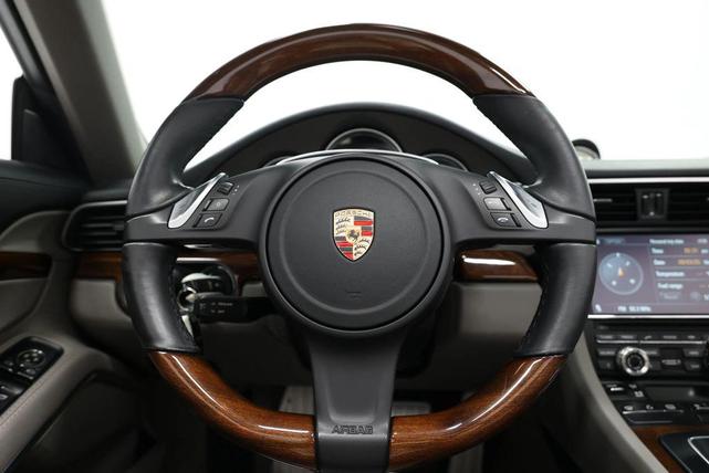 Photo of 2013 White Porsche 911