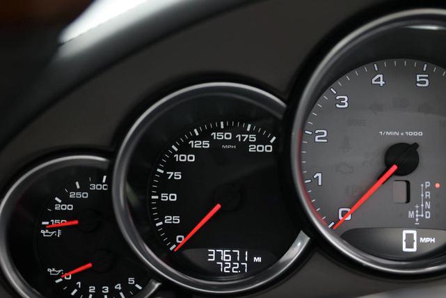 Photo of 2013 White Porsche 911