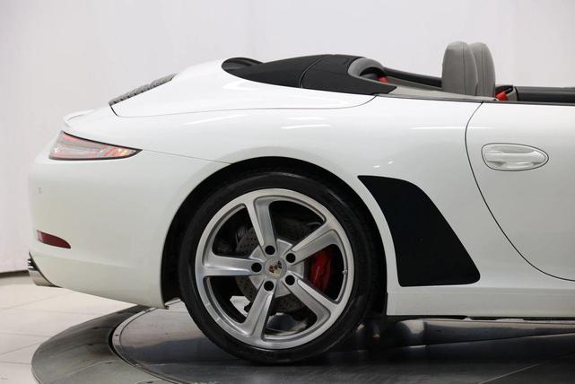 Photo of 2013 White Porsche 911