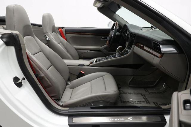 Photo of 2013 White Porsche 911