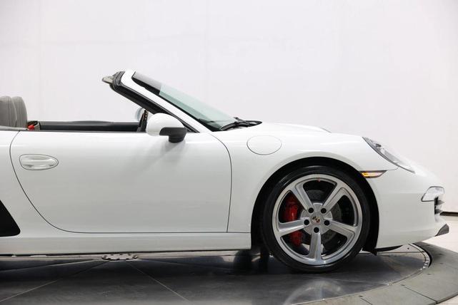 Photo of 2013 White Porsche 911