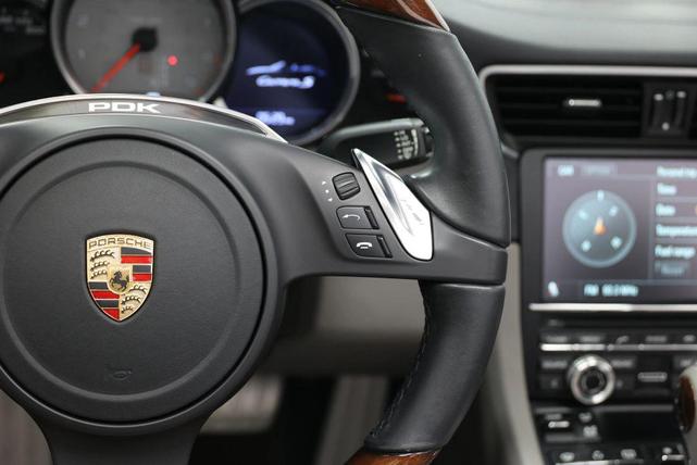 Photo of 2013 White Porsche 911