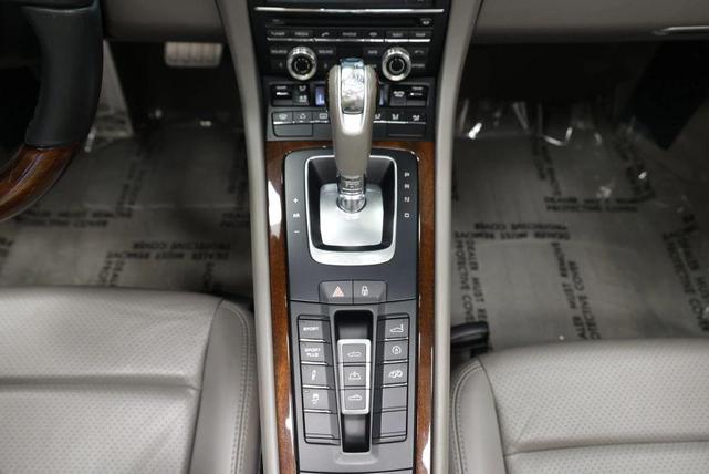 Photo of 2013 White Porsche 911