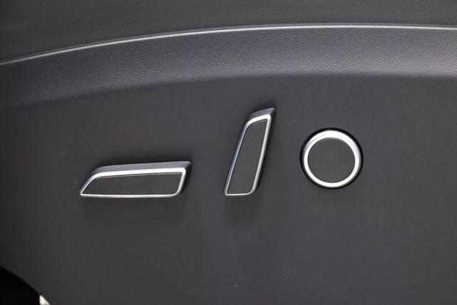 Photo of 2022 Pearl White Multi-Coat Tesla Model X