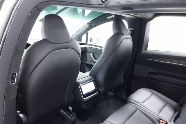 Photo of 2022 Pearl White Multi-Coat Tesla Model X