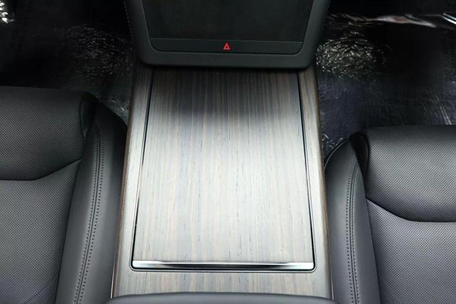 Photo of 2022 Pearl White Multi-Coat Tesla Model X