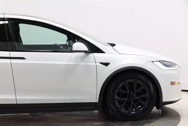 Photo of 2022 Pearl White Multi-Coat Tesla Model X