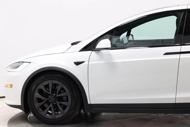 Photo of 2022 Pearl White Multi-Coat Tesla Model X
