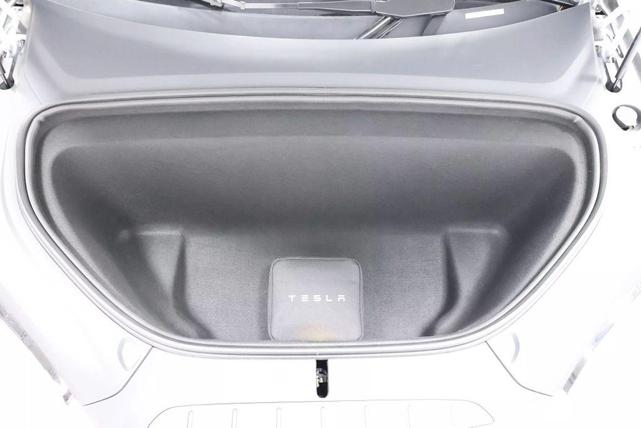 Photo of 2022 Pearl White Multi-Coat Tesla Model X