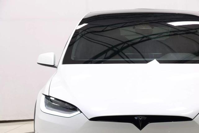 Photo of 2022 Pearl White Multi-Coat Tesla Model X