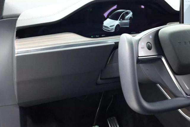 Photo of 2022 Pearl White Multi-Coat Tesla Model X