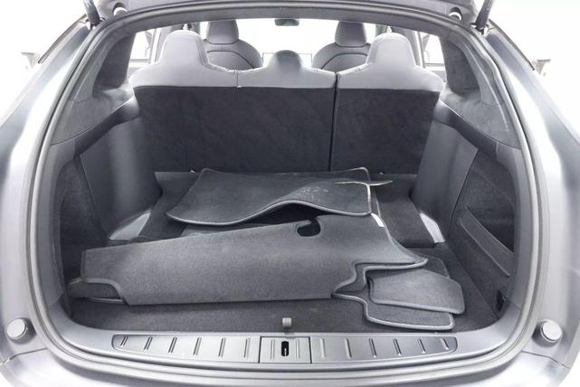 Photo of 2022 Pearl White Multi-Coat Tesla Model X