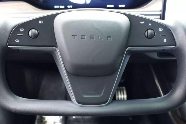 Photo of 2022 Pearl White Multi-Coat Tesla Model X