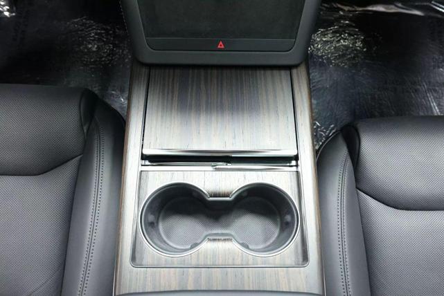 Photo of 2022 Pearl White Multi-Coat Tesla Model X