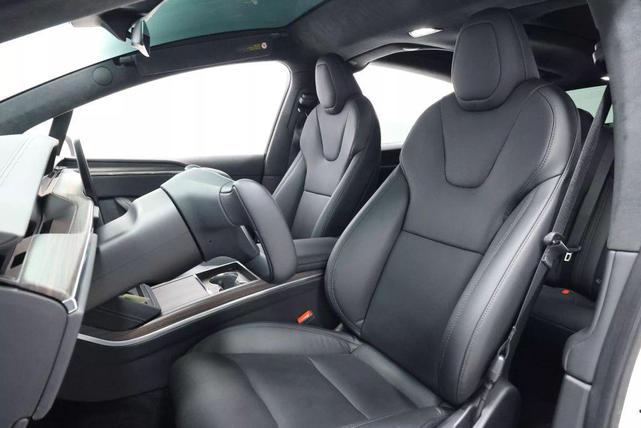 Photo of 2022 Pearl White Multi-Coat Tesla Model X