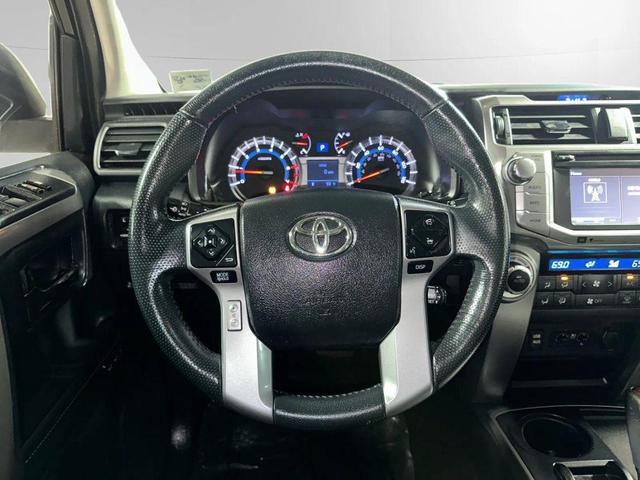 Photo of 2016 White Toyota 4Runner