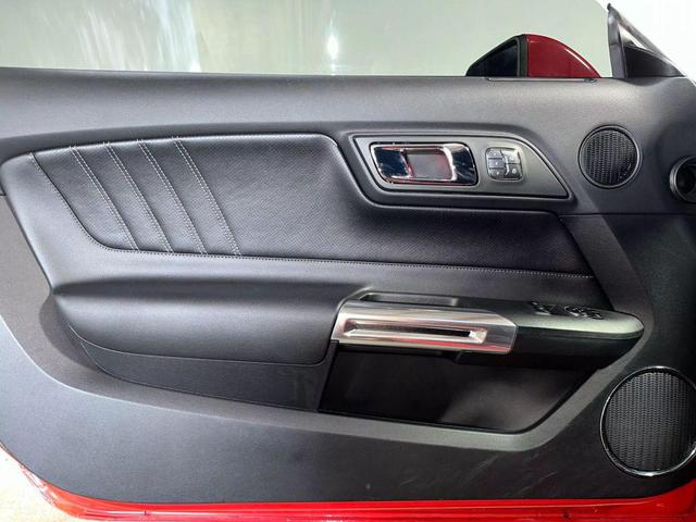 Photo of 2016 Race Red Ford Mustang
