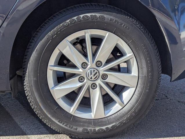 Photo of 2015 BLUE Volkswagen Golf