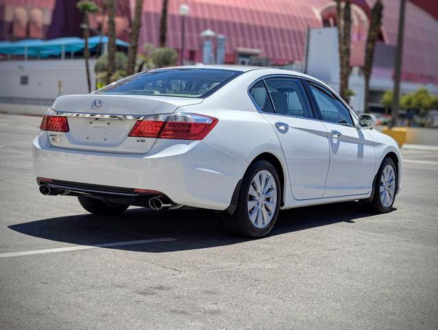 Photo of 2014 White Orchid Pearl Honda Accord