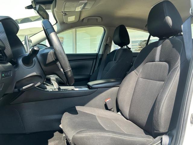 Photo of 2023 Cloud White Nissan Sentra