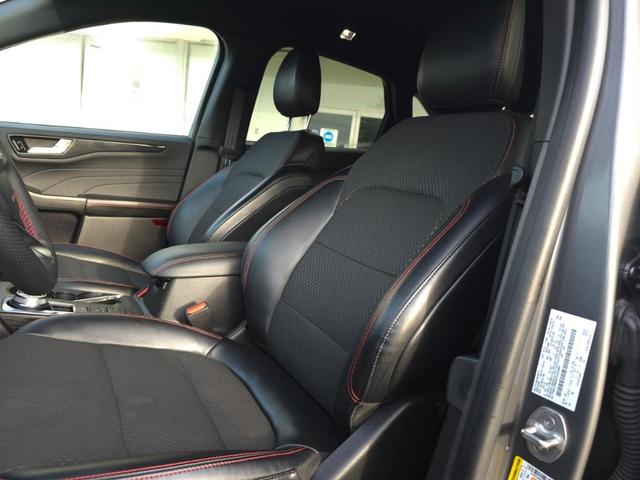 Photo of 2023 Gray Metallic Ford Escape