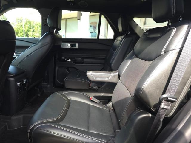 Photo of 2022 Agate Black Metallic Ford Explorer