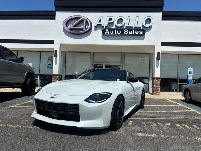 Photo of 2024 2t Wht Blk Roof Nissan Z