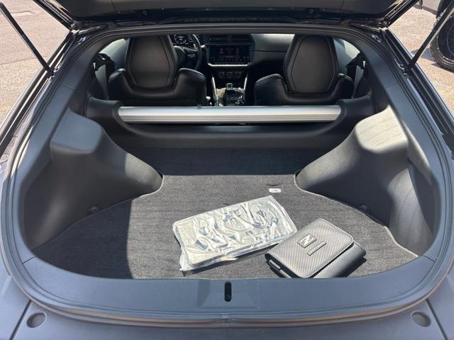 Photo of 2024 2t Wht Blk Roof Nissan Z