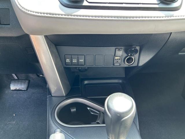 Photo of 2017 Silver Sky Metallic Toyota RAV4 Hybrid