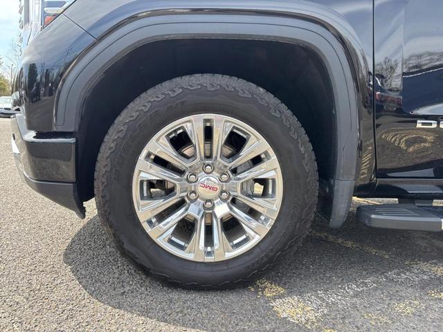 Photo of 2024 Onyx Black GMC Sierra 1500