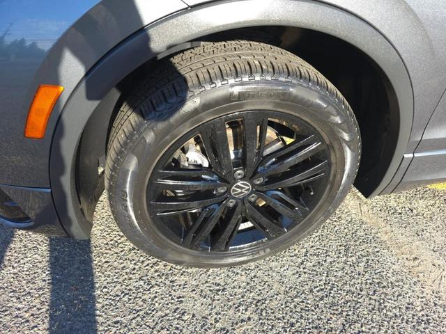 Photo of 2022 Platinum Gray Metallic Volkswagen Tiguan