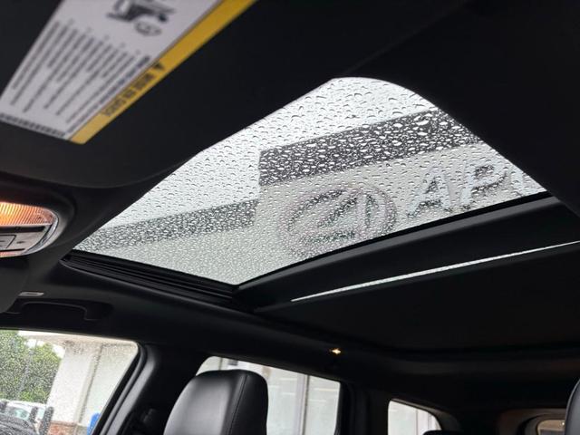 Photo of 2022 Bright White Clearcoat Jeep Grand Cherokee WK