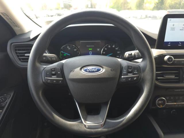 Photo of 2021 Oxford White Ford Escape