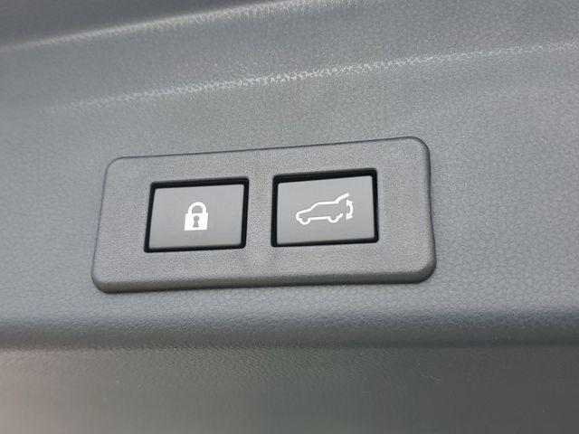 Photo of 2025 Chrystal White Subaru Ascent