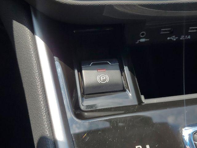 Photo of 2022 Crystal White Pearl Subaru Outback