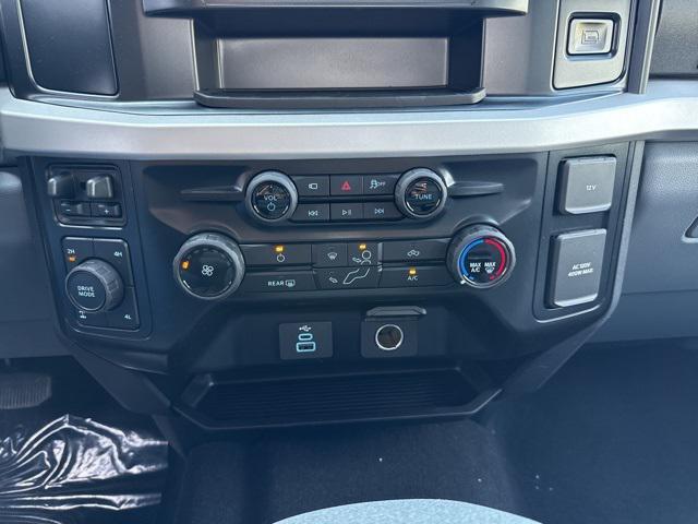 Photo of 2025 Oxford White Ford F-350
