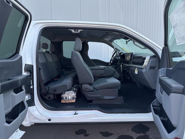 Photo of 2025 Oxford White Ford F-350