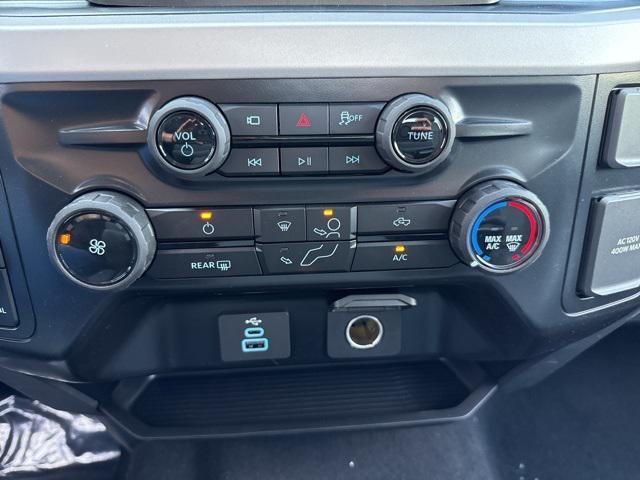 Photo of 2025 Oxford White Ford F-350