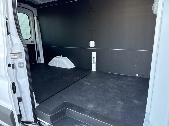 Photo of 2025 Oxford White Ford Transit-350